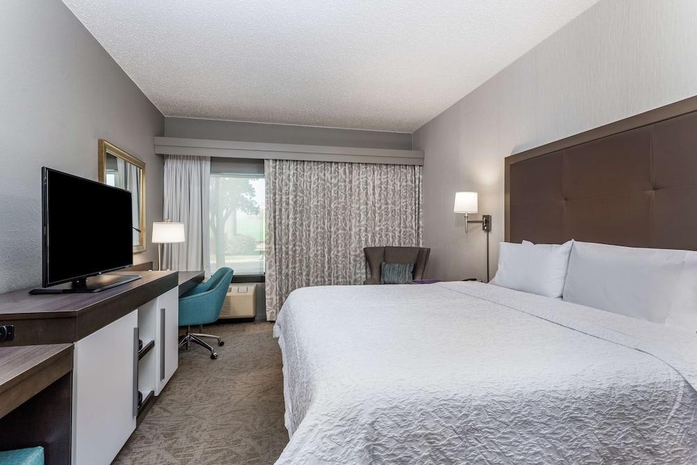 Hampton Inn Milwaukee-Airport photo 11