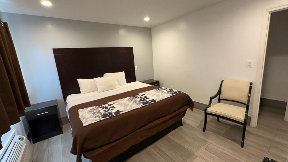LINDENHURST MOTEL photo 1