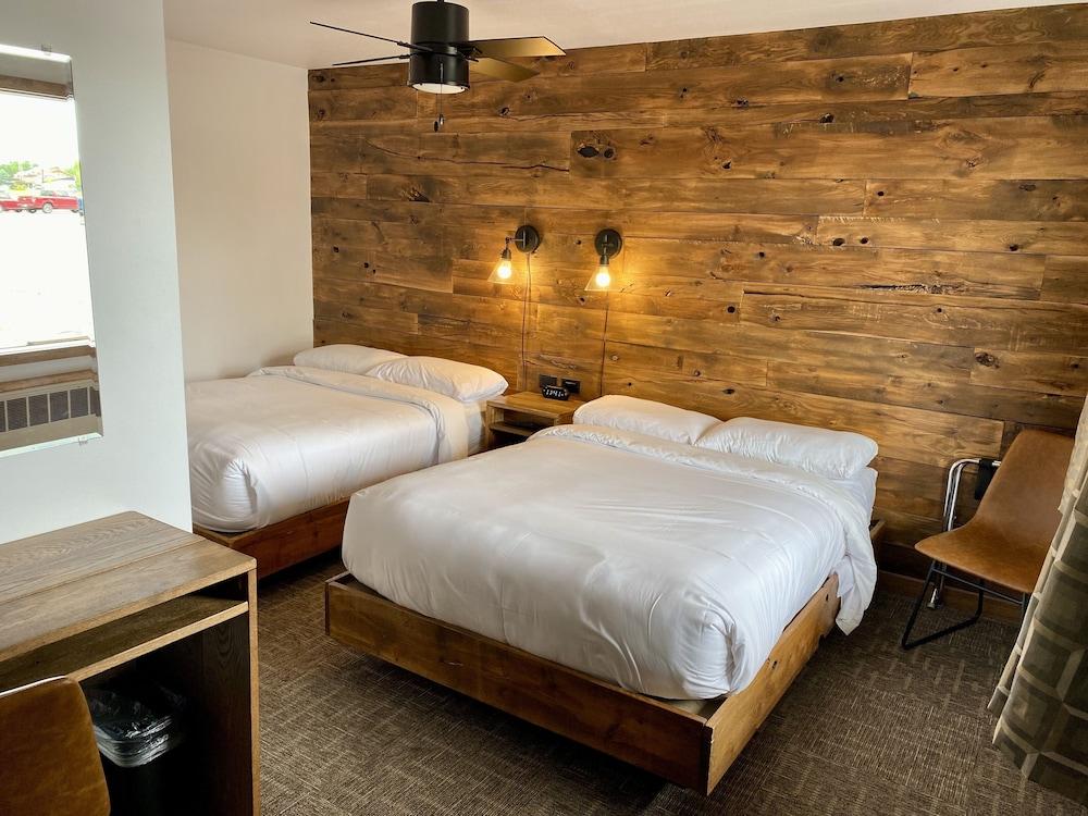Aqua Aire Inn & Suites photo 34