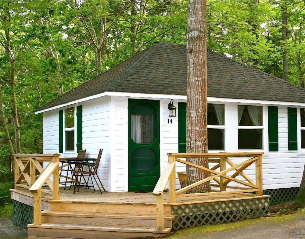 Hinckley's Dreamwood Cottages photo 32