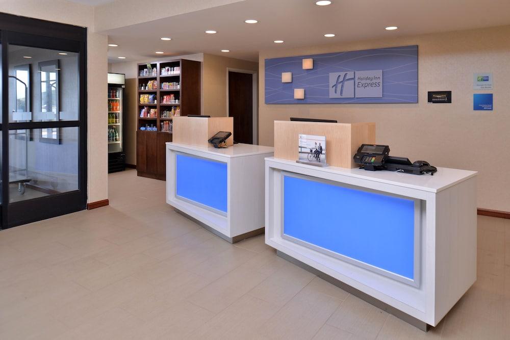 Holiday Inn Express & Suites Lonoke by IHG photo 8