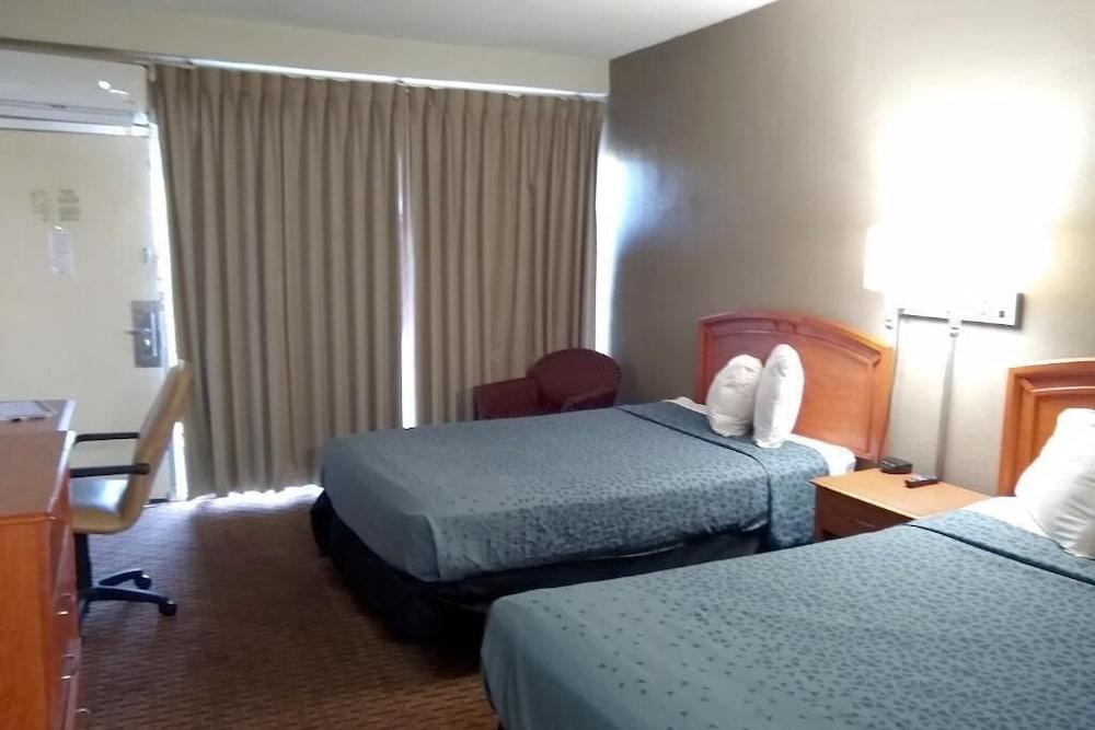 Rodeway Inn photo 14