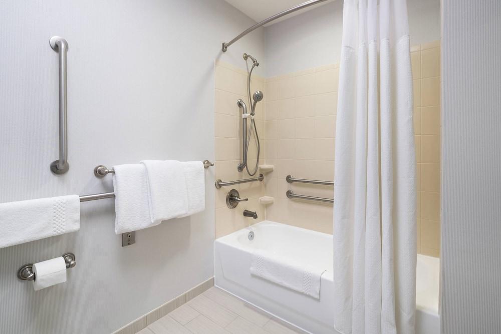 Courtyard by Marriott West Orange photo 16