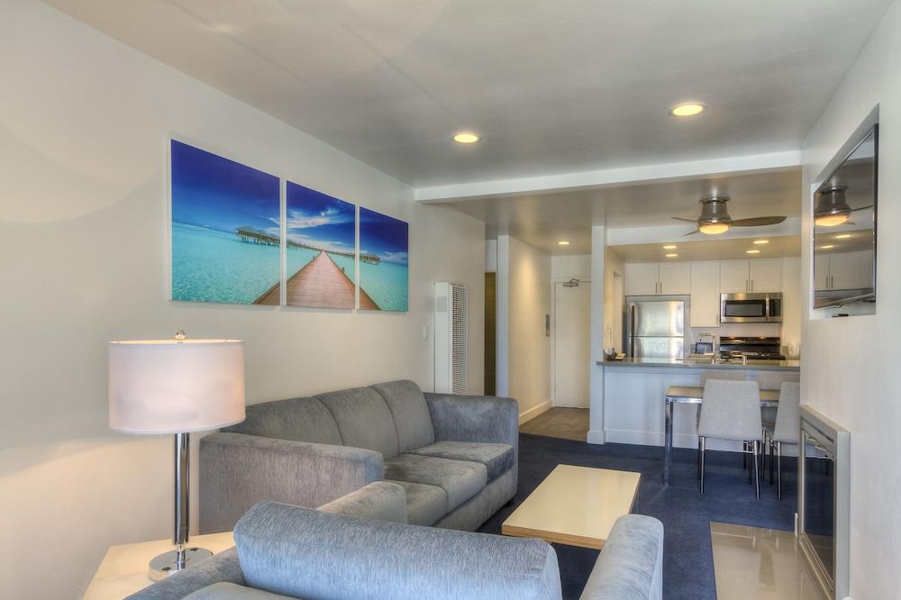 Oceanside Marina Suites photo 3