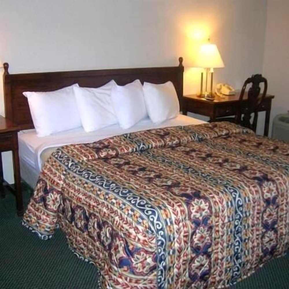 Econo Lodge photo 9