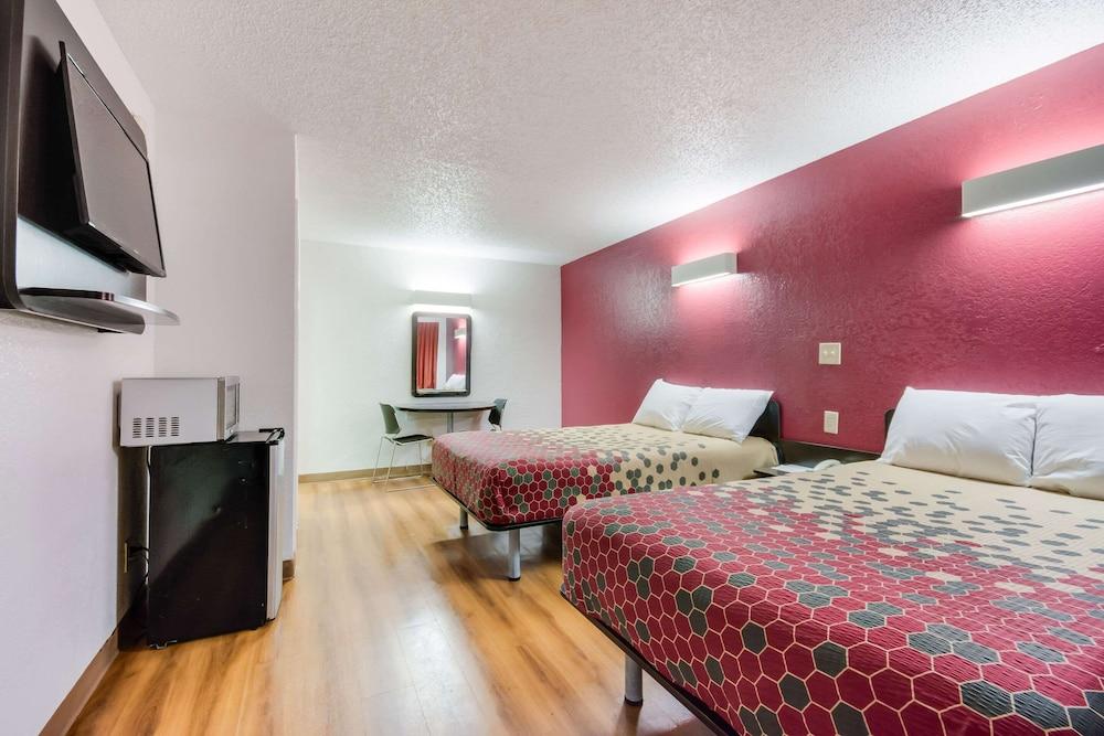 Econo Lodge photo 10