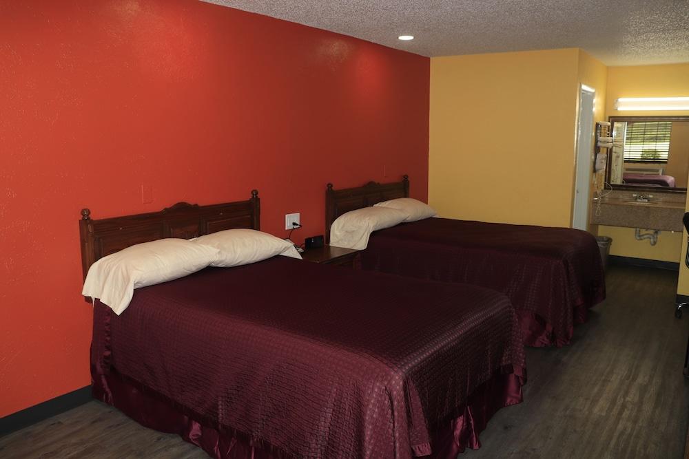 Chaparral Motel photo 5
