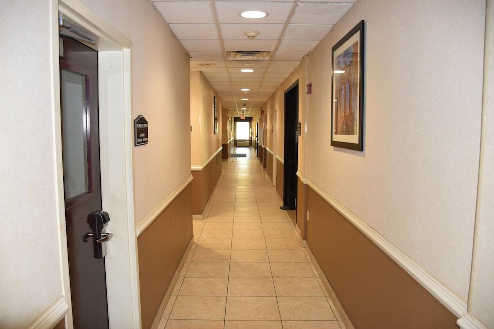 Spark by Hilton Rahway photo 33