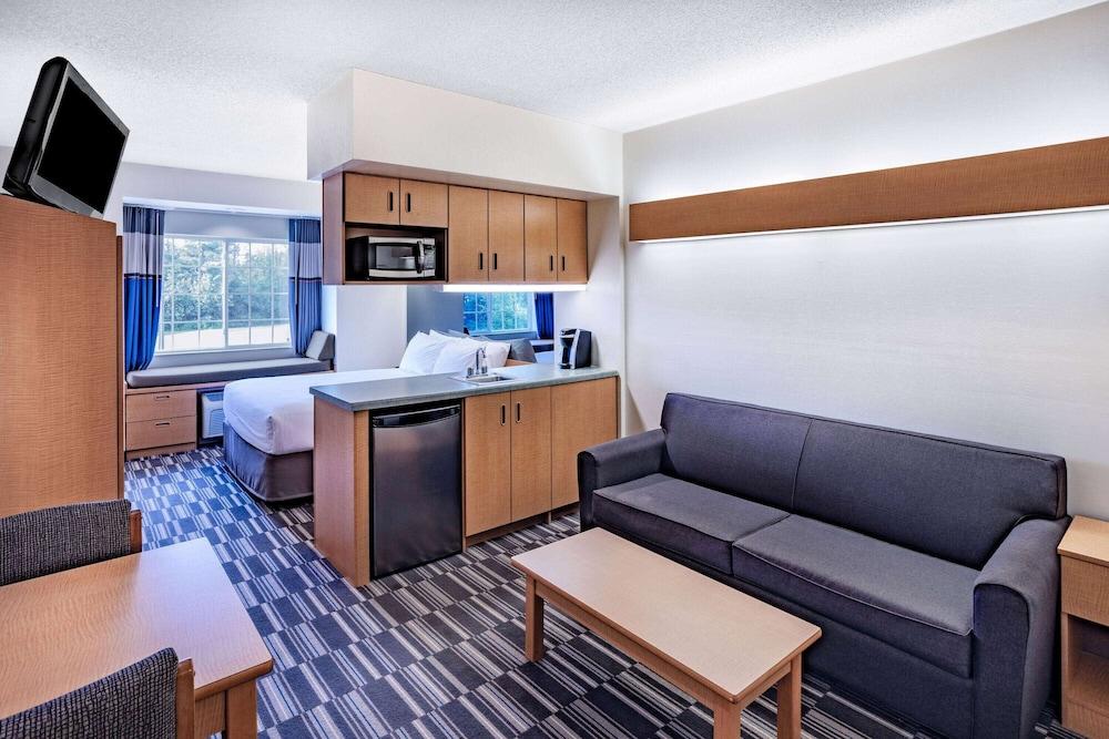 Microtel Inn & Suites by Wyndham Plattsburgh photo 18