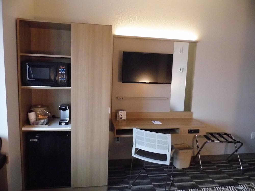 Microtel by Wyndham Vernal / Naples photo 20