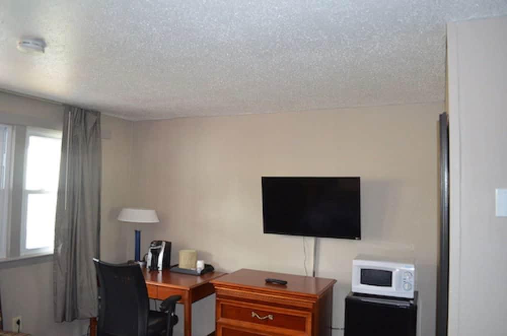 Hyannis Host Inn photo 7