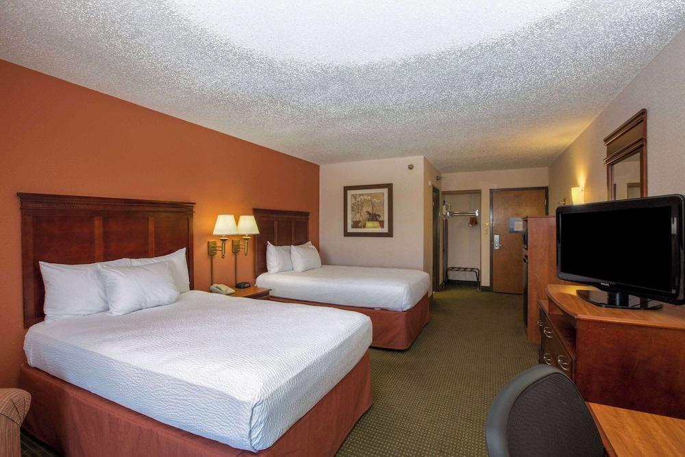 AmericInn by Wyndham Omaha photo 30