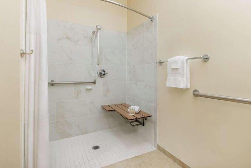 Countryside Inn and Suites photo 7