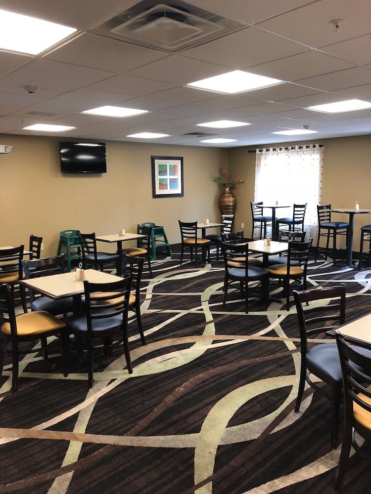 Country View Inn & Suites photo 41