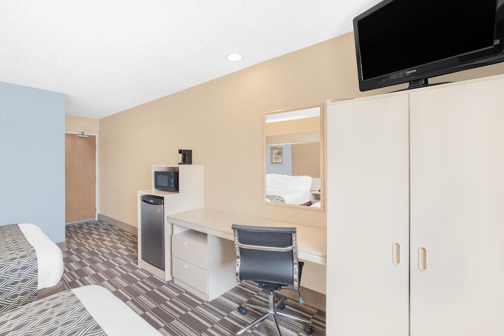 Microtel Inn & Suites By Wyndham Clear Lake photo 12