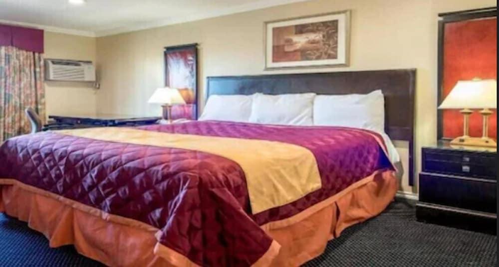 Queencity Inn photo 2