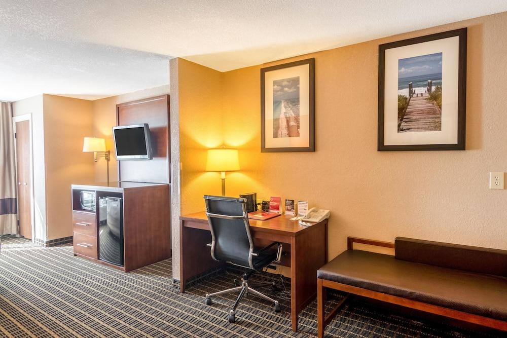 Comfort Suites Panama City Beach photo 24