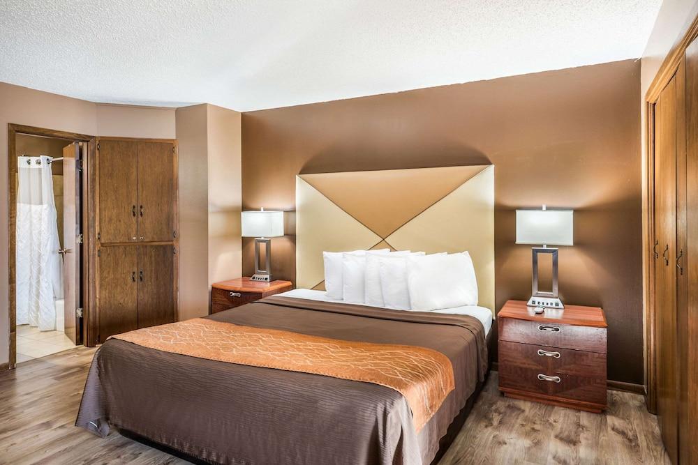 Econo Lodge Oskaloosa photo 32