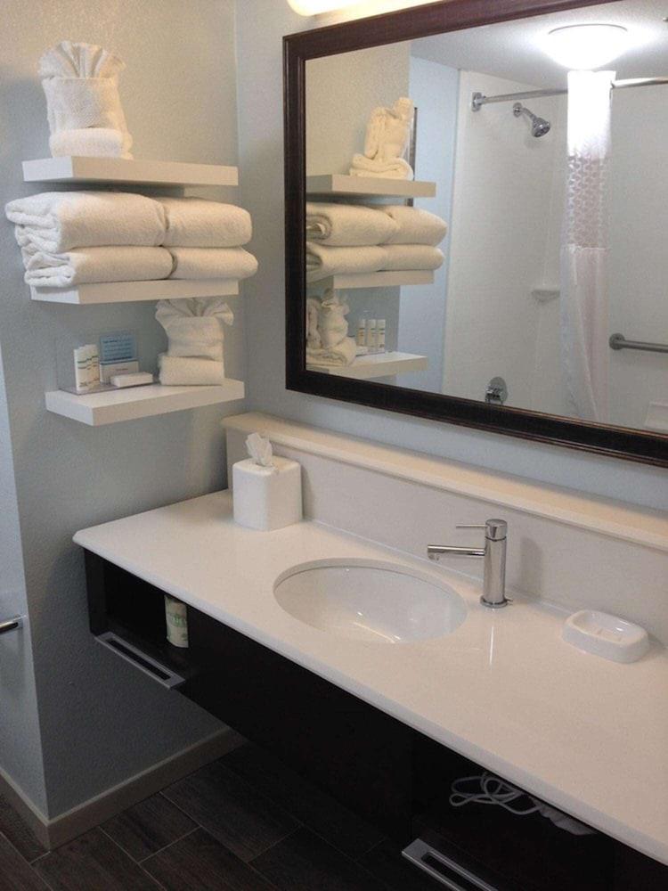 Hampton Inn Tampa/Rocky Point-Airport photo 11