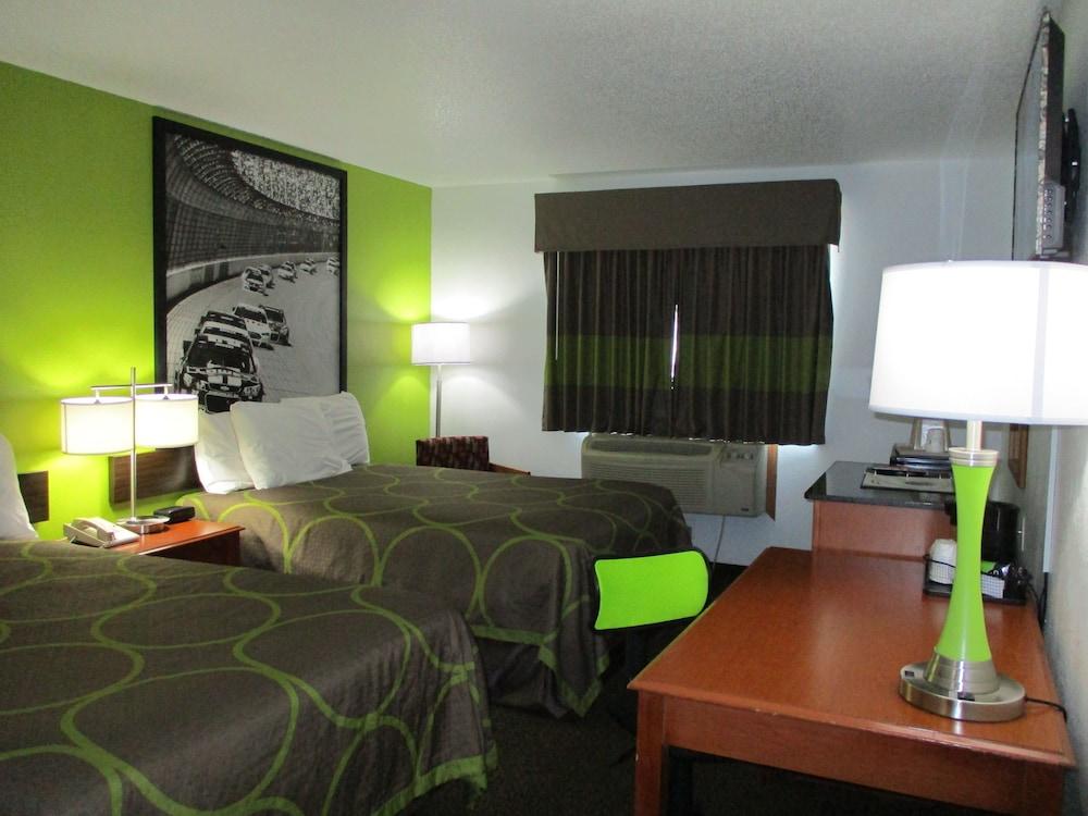 Super 8 by Wyndham Franklin photo 6