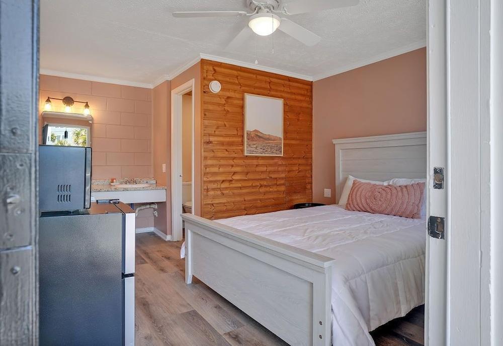 Dry Dock Inn photo 78