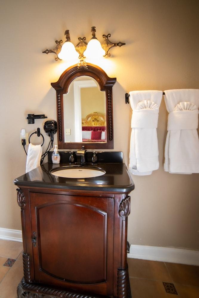 Oak Tree Hotel photo 87