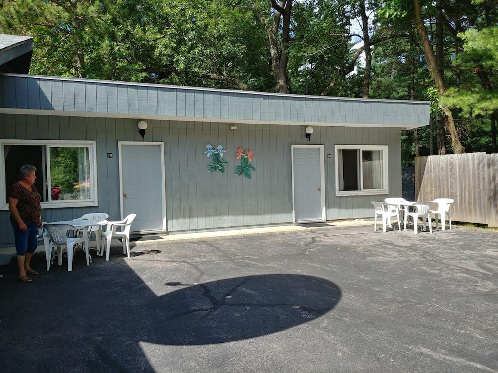 Lake Aire Motel photo 9