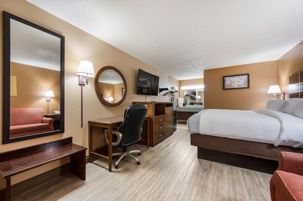 Econo Lodge Selmer photo 25