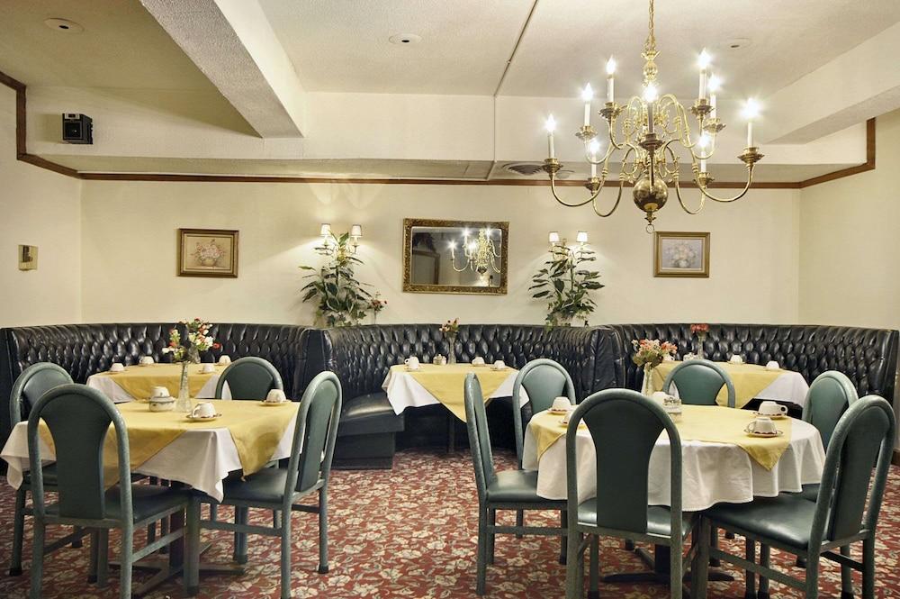 Ramada by Wyndham Pittsburgh/New Stanton photo 11