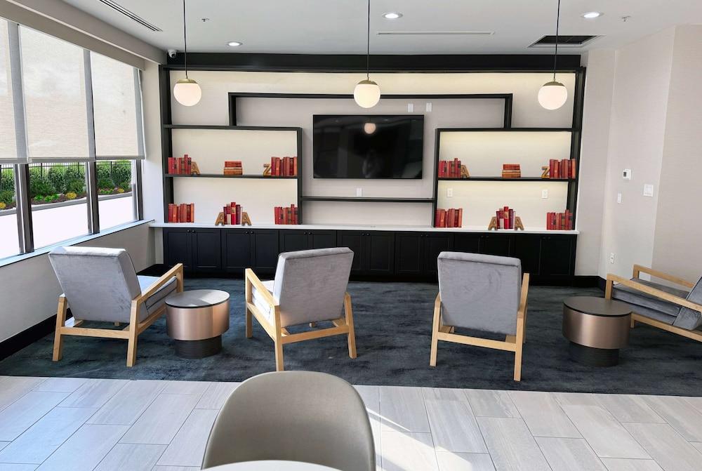 Holiday Inn Express And Suites Washington Dc Noma by IHG photo 37