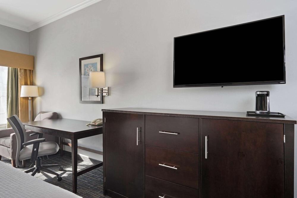 Sonesta Essential Houston Westchase photo 8
