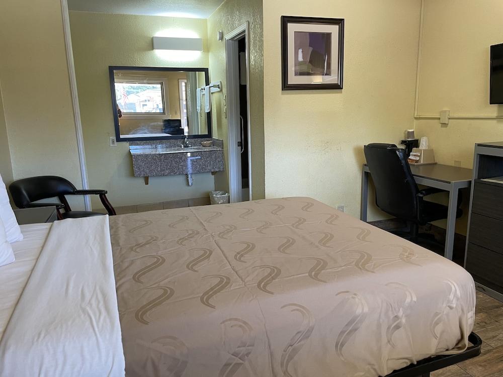 EverGreen Inn & RV photo 14