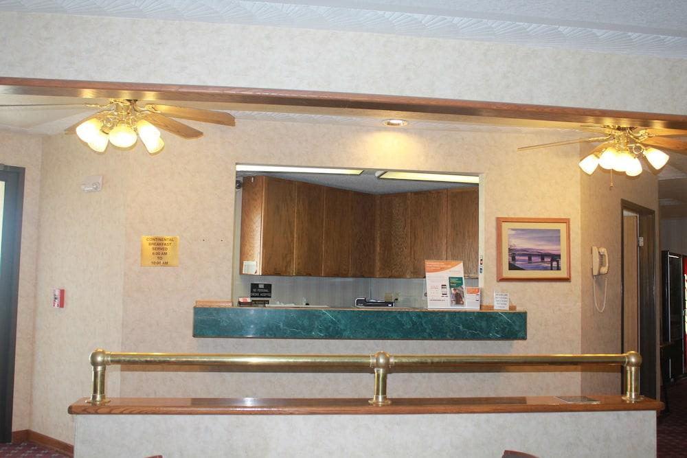 Econo Lodge Oacoma - Chamberlain West photo 2