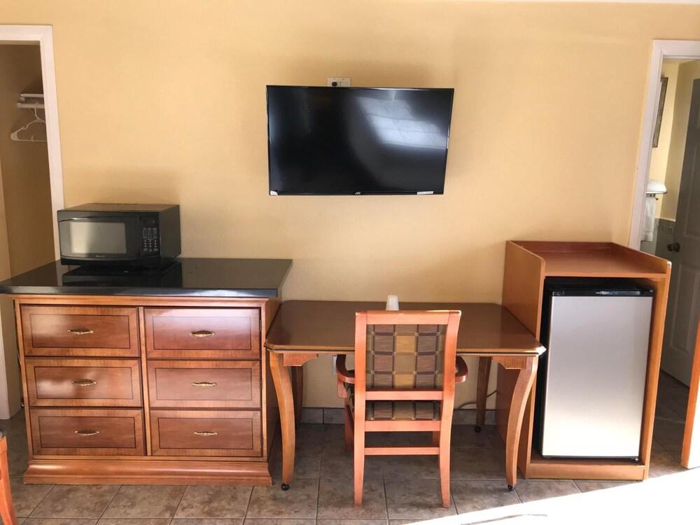 Bayshore Inn Motel photo 20