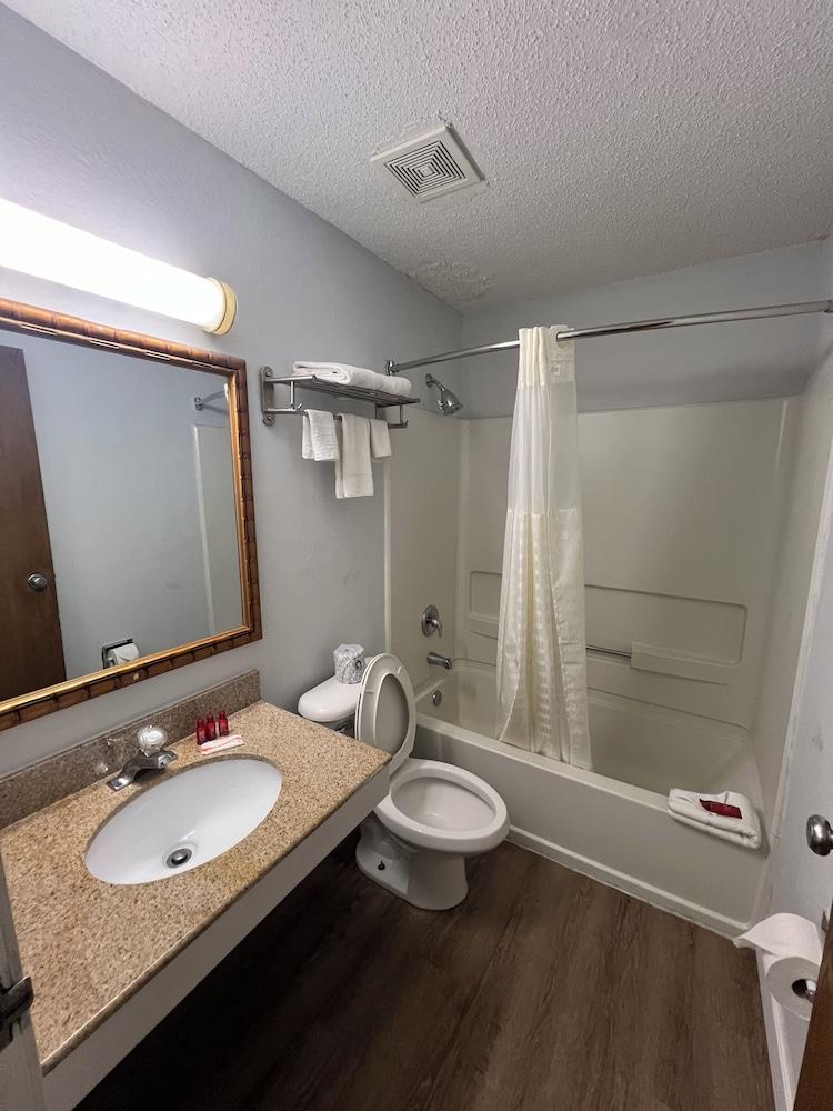 Economy 7 Inn - Norfolk photo 36