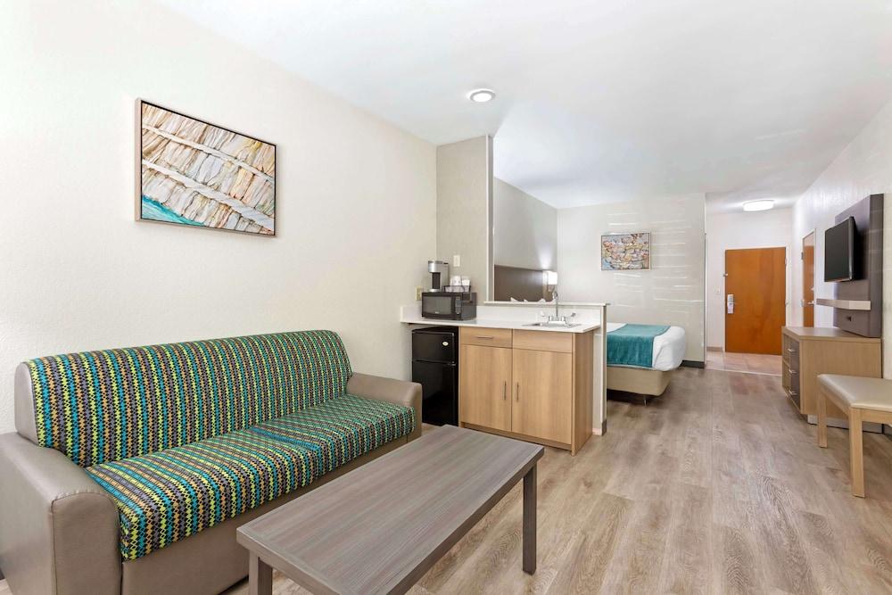 Best Western Plus Safford photo 11