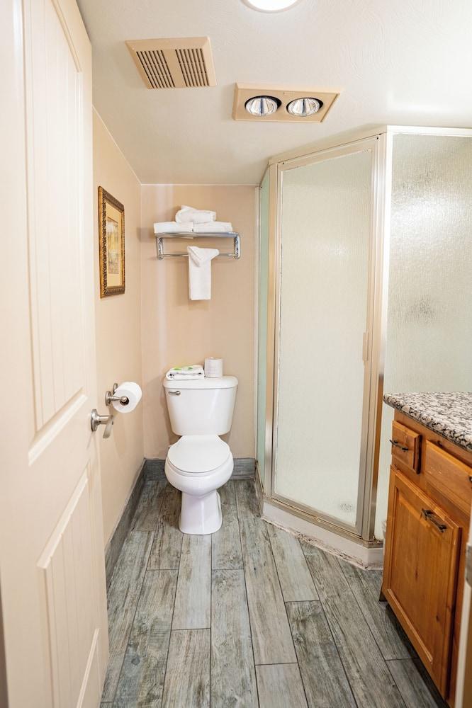 Petty Ranch Inn photo 68