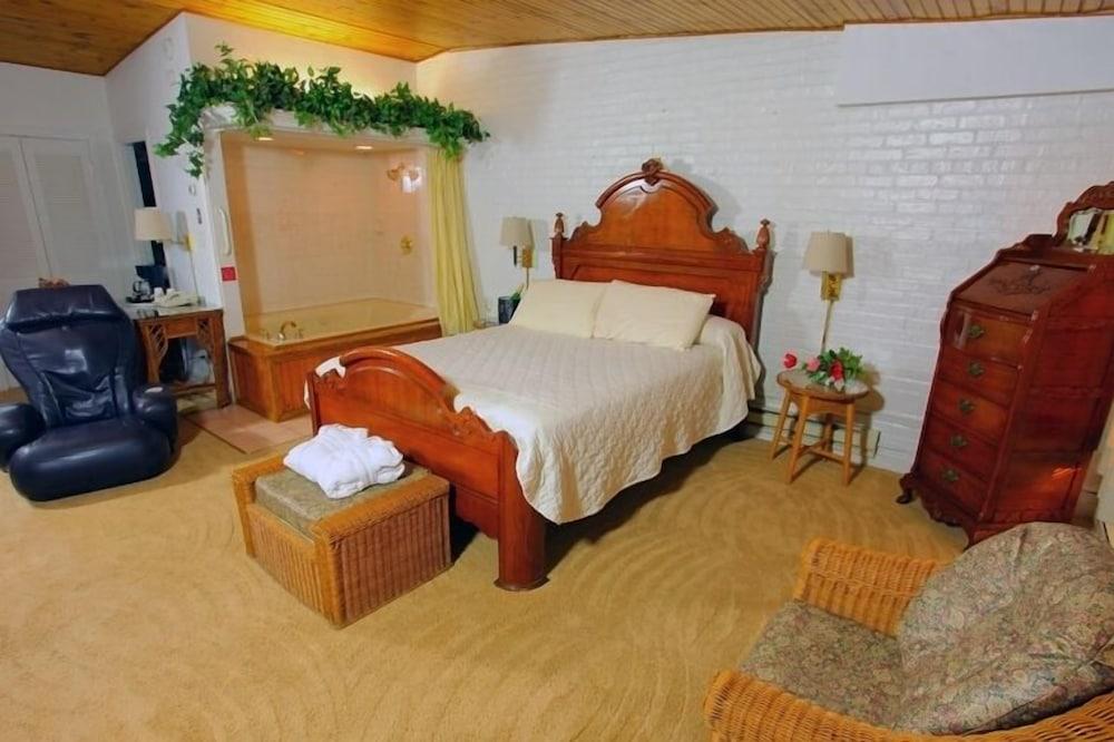 Sybaris Pool Suites Mequon photo 51