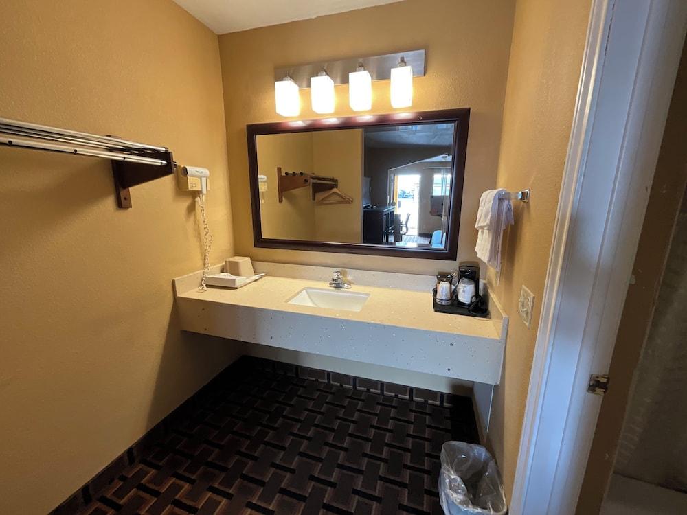 Executive inn & Suites photo 39