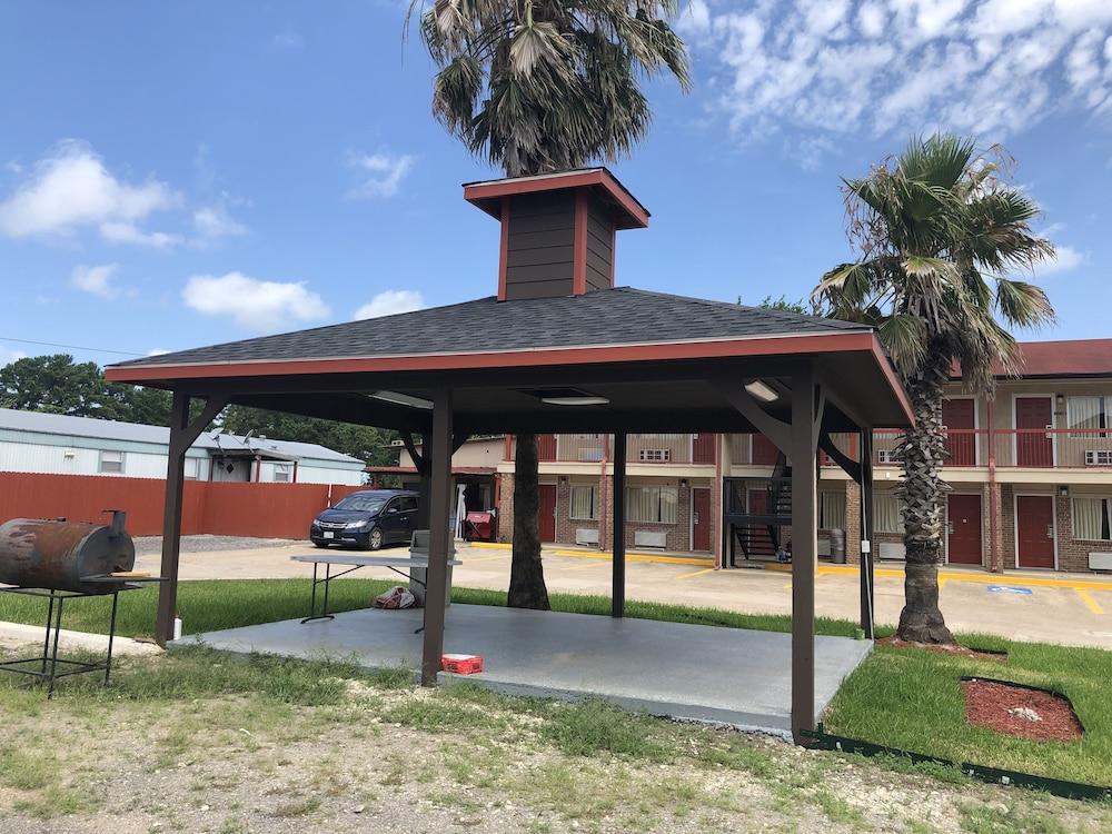 Quality Inn Madisonville photo 43