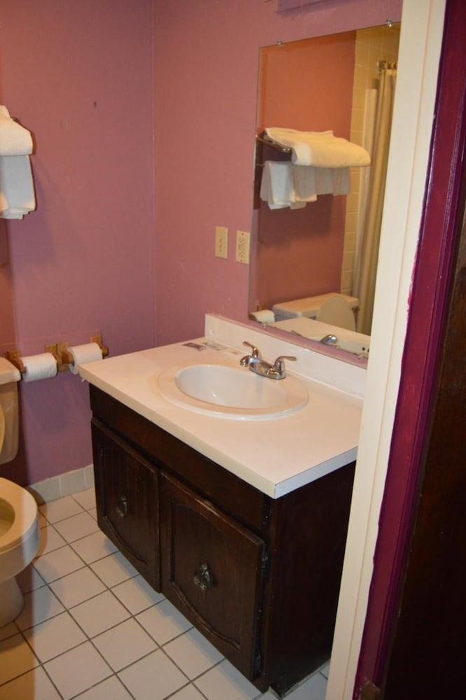 Budget Inn of Claypool Hill photo 23