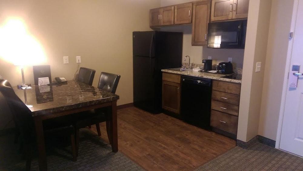 GrandStay Delano photo 3