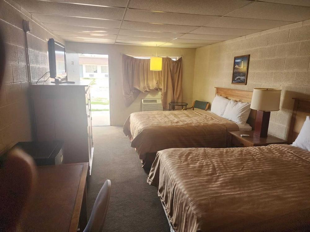 First Inn By OYO Quinter Hwy 70 photo 19