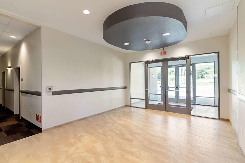 Studio 6 Austin, TX - Airport photo 3