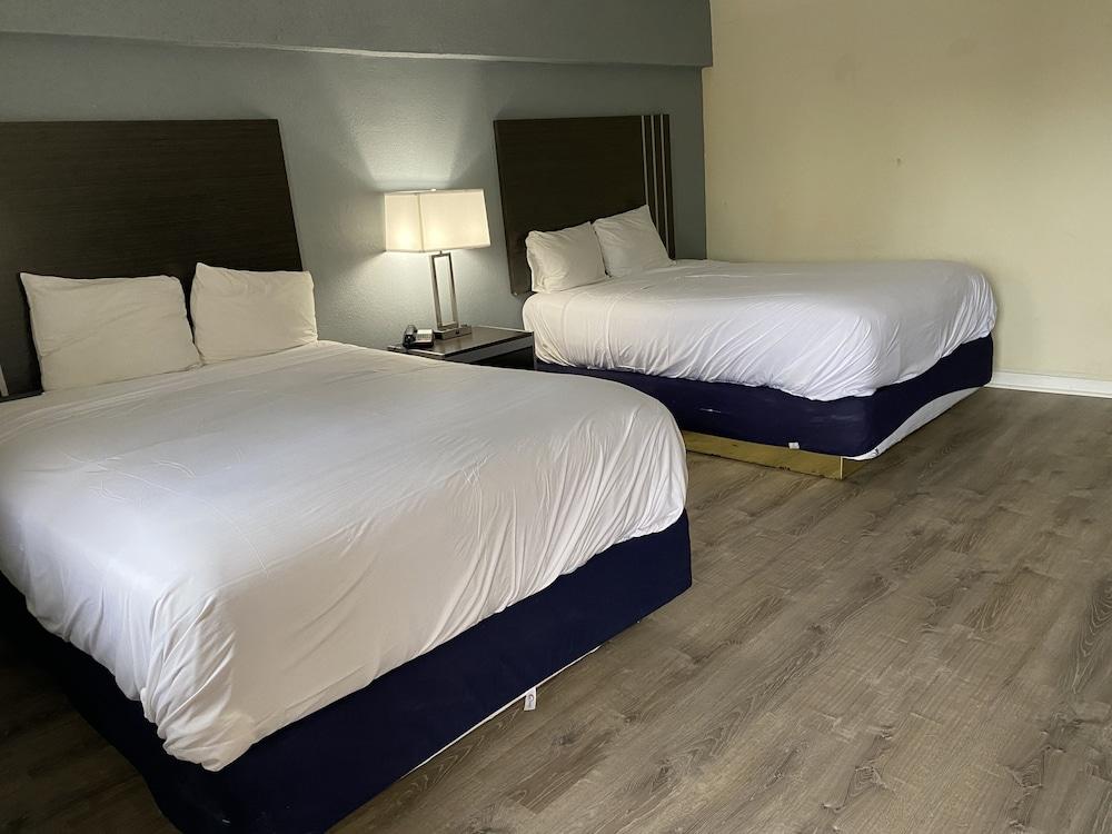 Red Carpet Inn & Suites photo 12