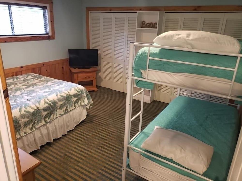 Pelican Bay Resort photo 80