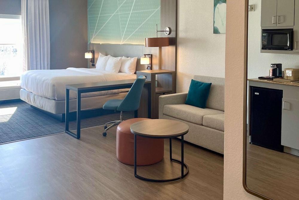 Comfort Suites Granbury photo 14