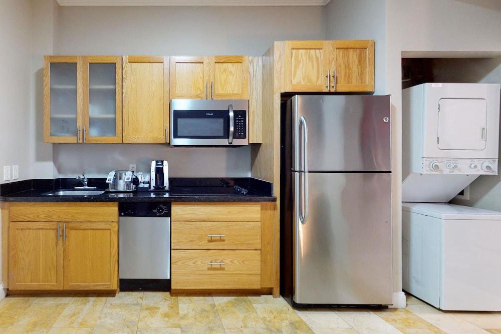 Nuvo Suites Hotel photo 22