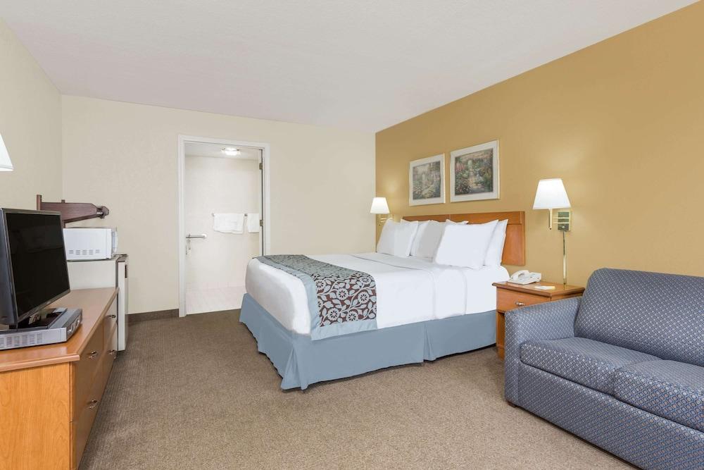 Days Inn by Wyndham Elberton photo 9