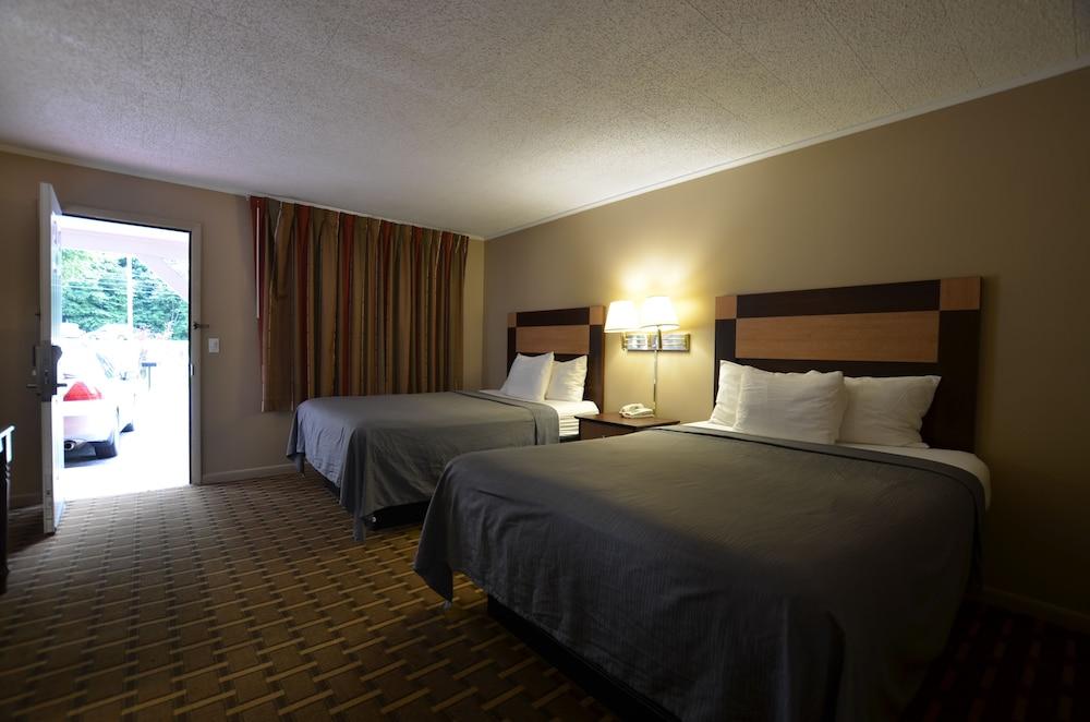 Travelowe's Motel photo 7